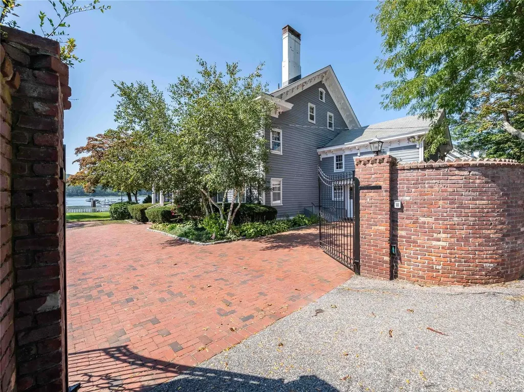 128 Harbor Road Cold Spring Harbor NY 11724