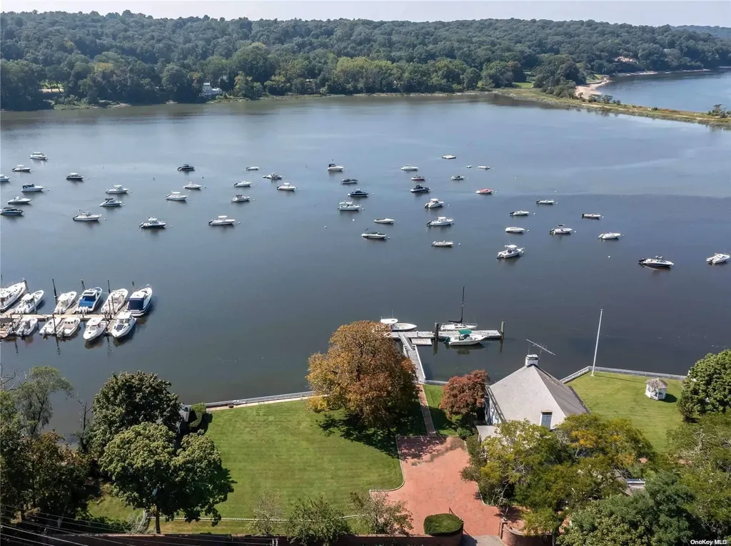 128 Harbor Road Cold Spring Harbor NY 11724