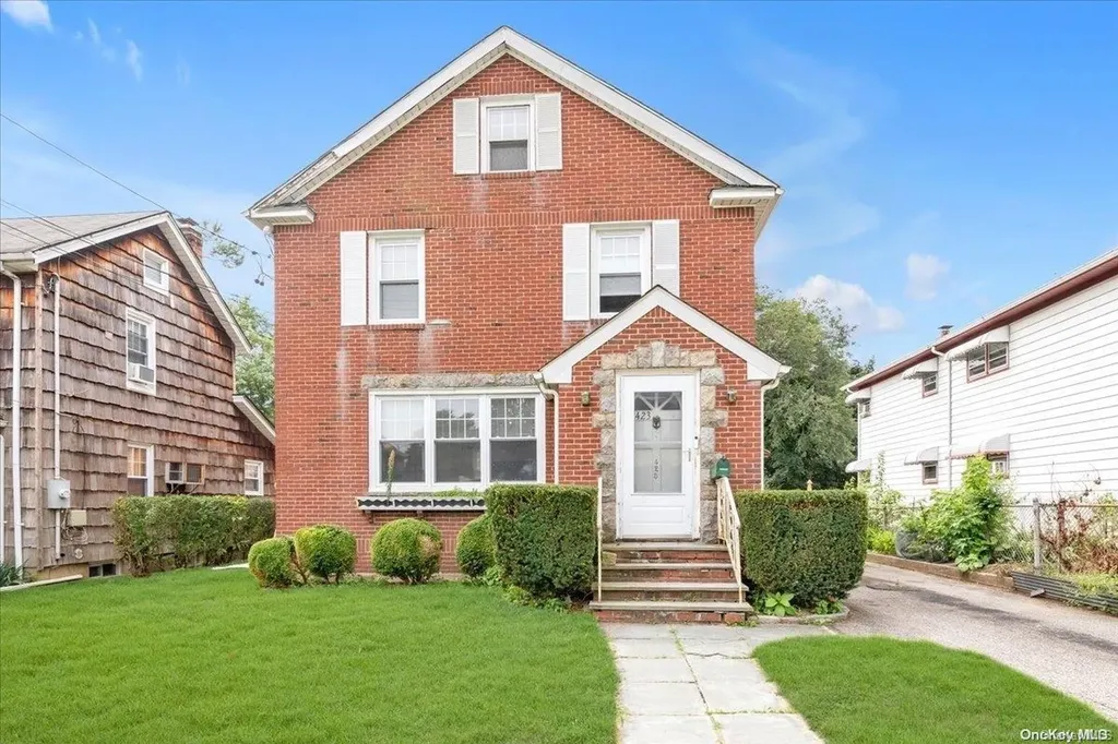 423 Horton Highway Mineola NY 11501