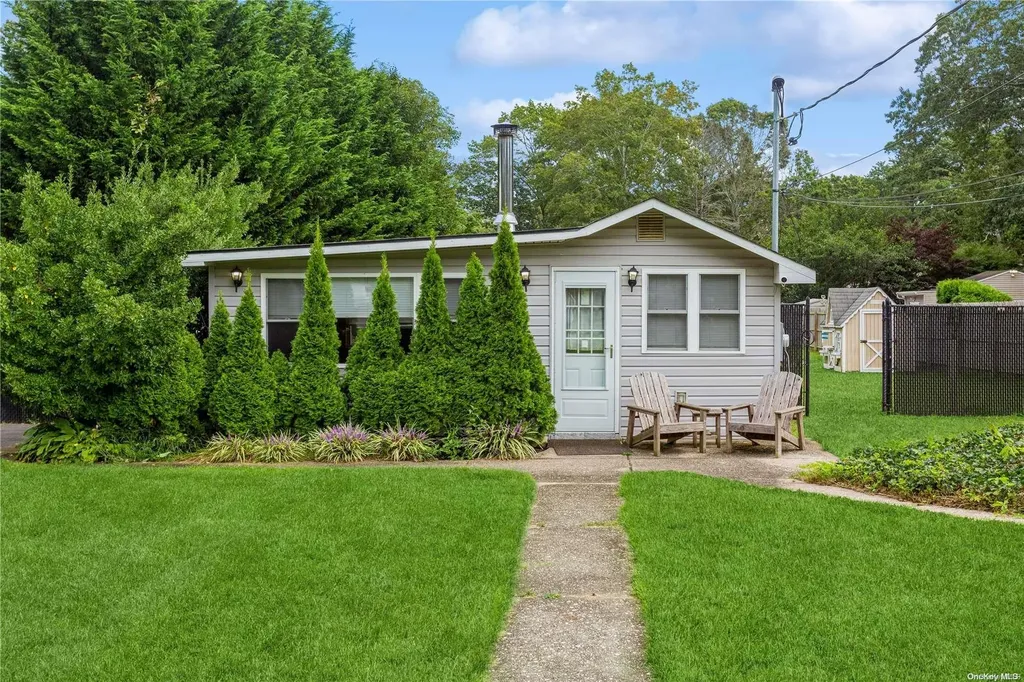 400 West End Avenue Shirley NY 11967