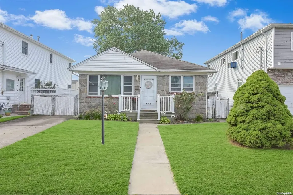 143 W Hampton Road Lindenhurst NY 11757
