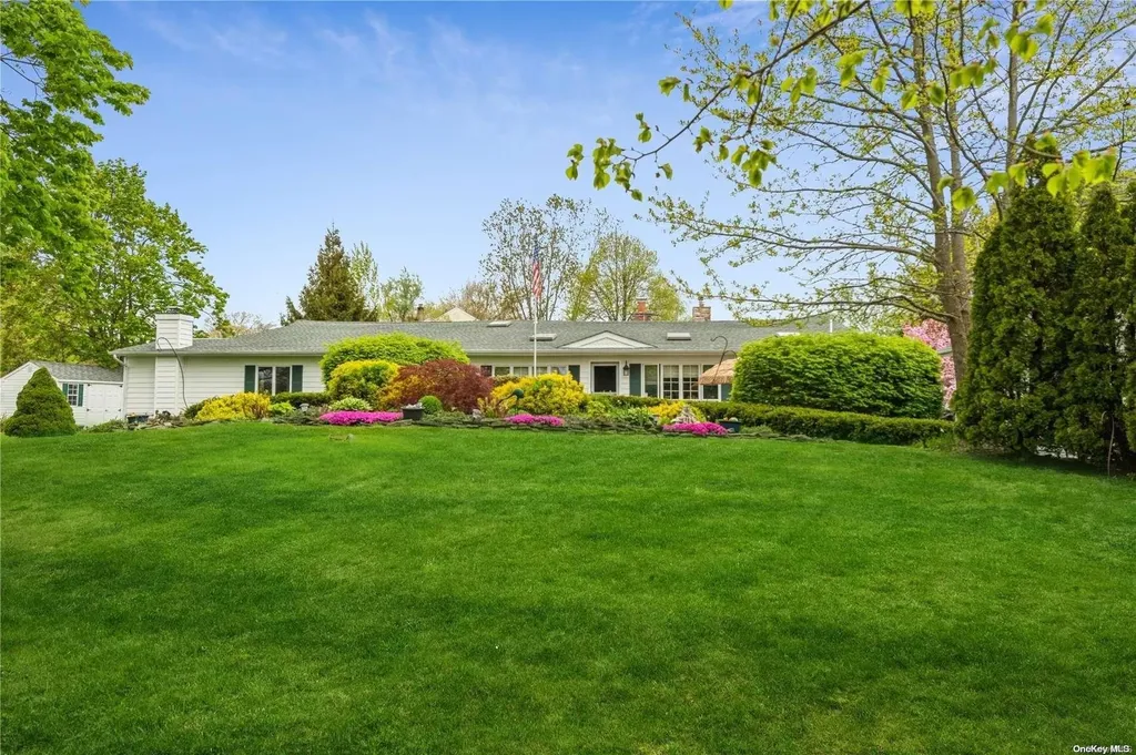117 Middlesex Avenue Oakdale NY 11769