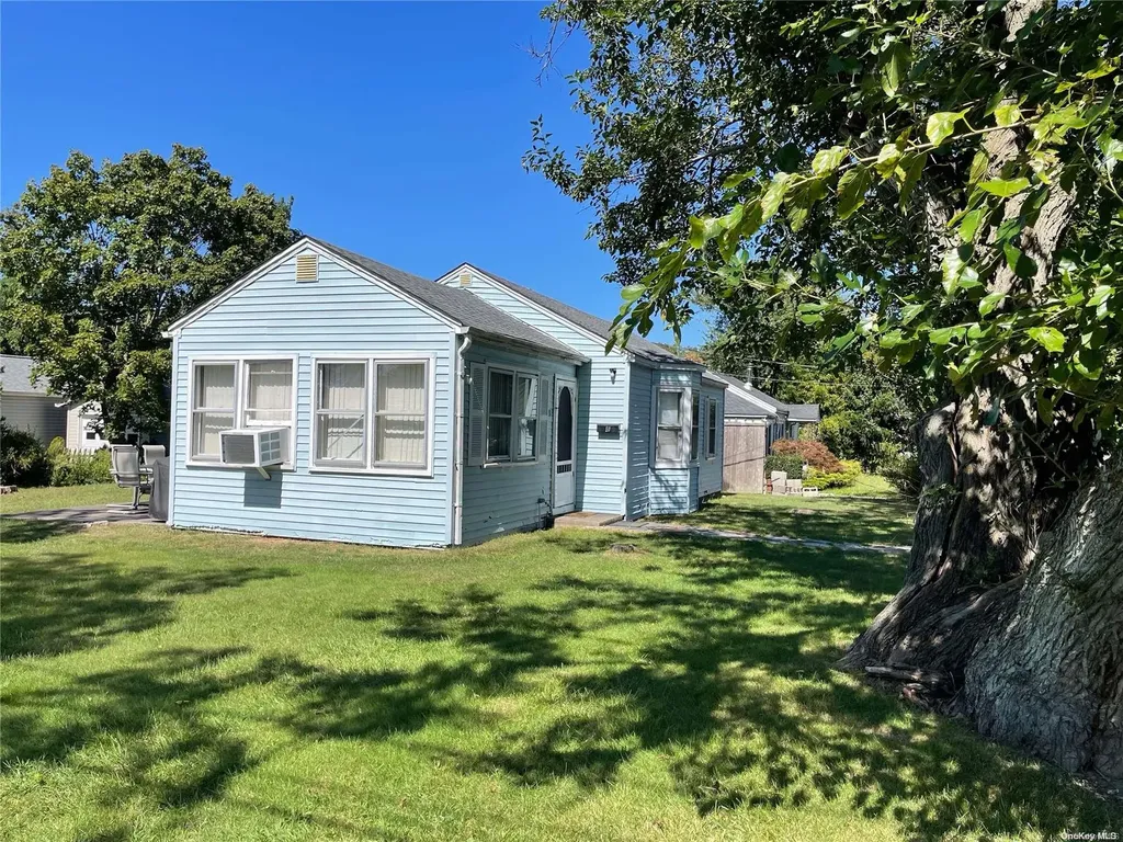 8 Ocean Avenue East Patchogue NY 11772