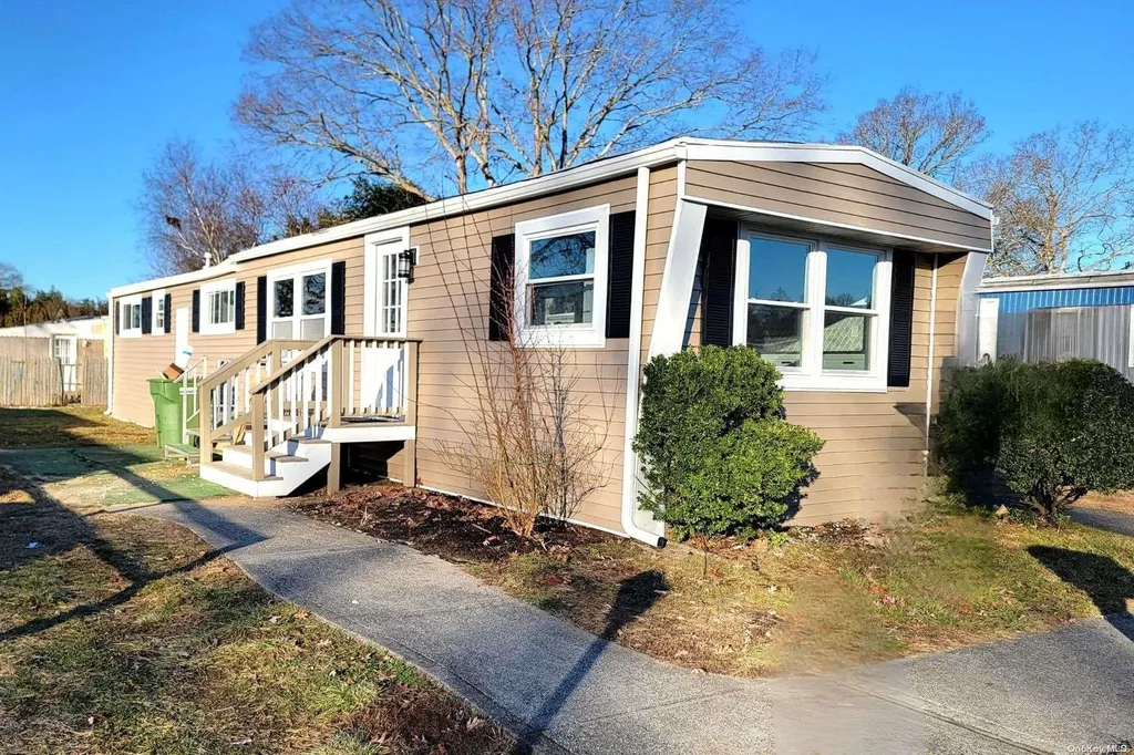 40 Periwinkle Drive Bohemia NY 11716