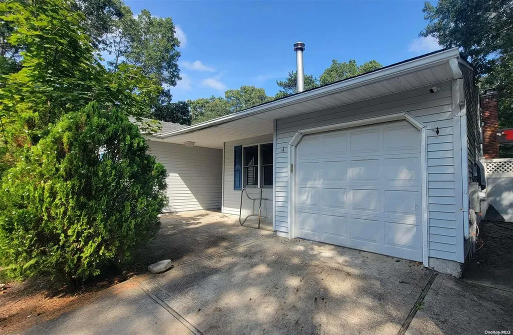 35 Walnut Street Coram NY 11727