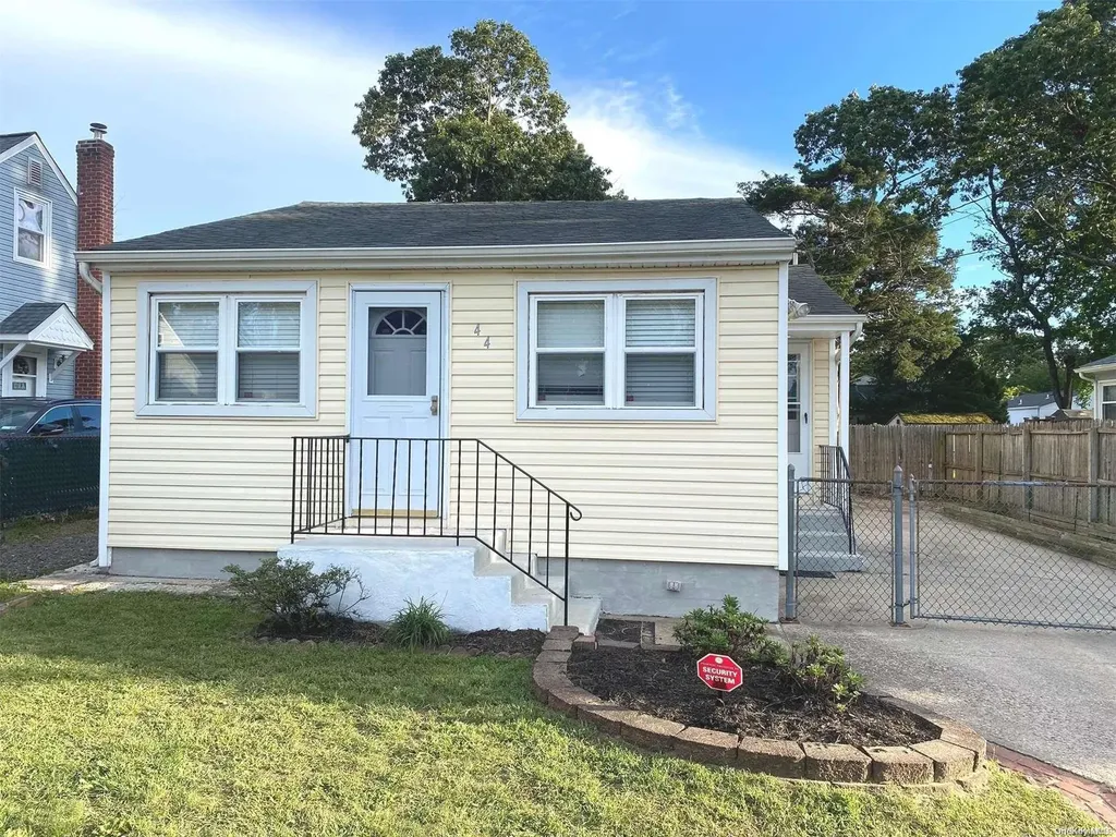 44 Cedarhurst Avenue Selden NY 11784