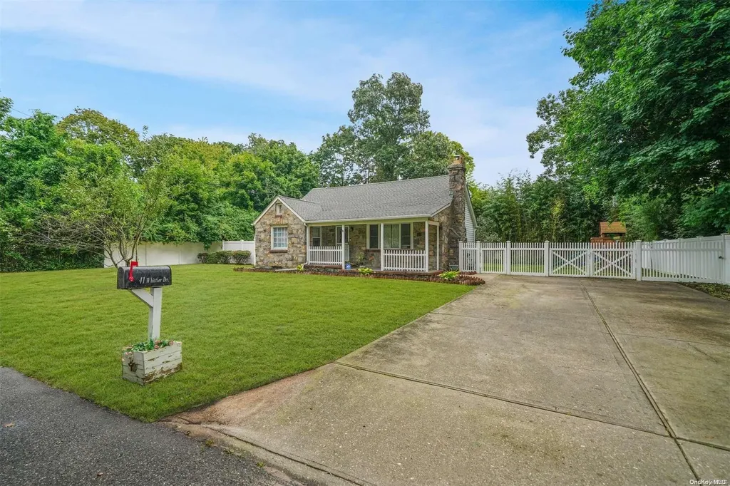 41 Whittier Drive Mastic Beach NY 11951