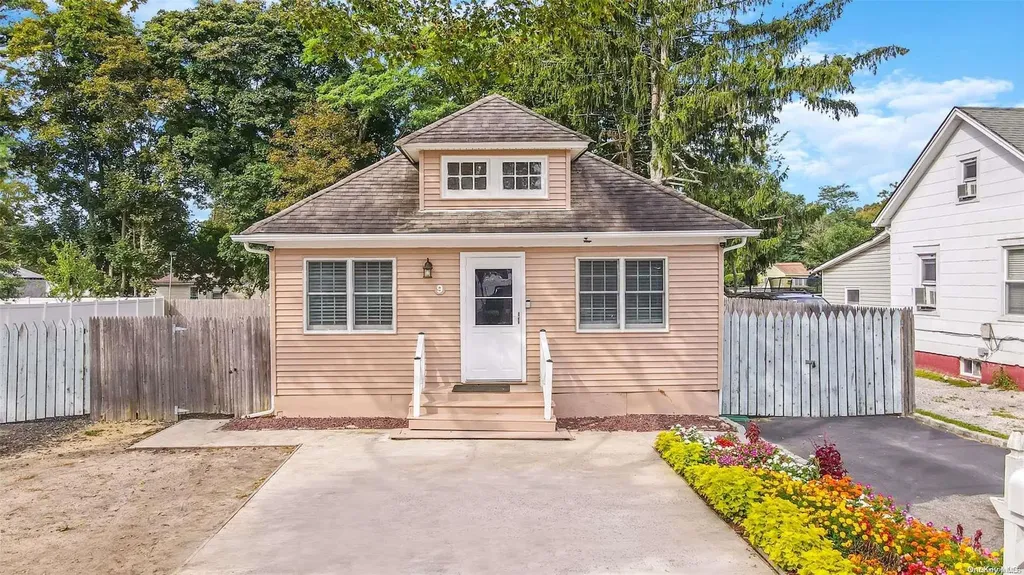 9 Bridger Boulevard Central Islip NY 11722