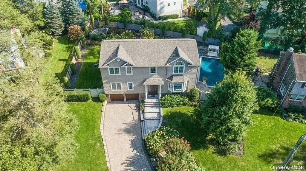76 Bay Road Halesite NY 11743