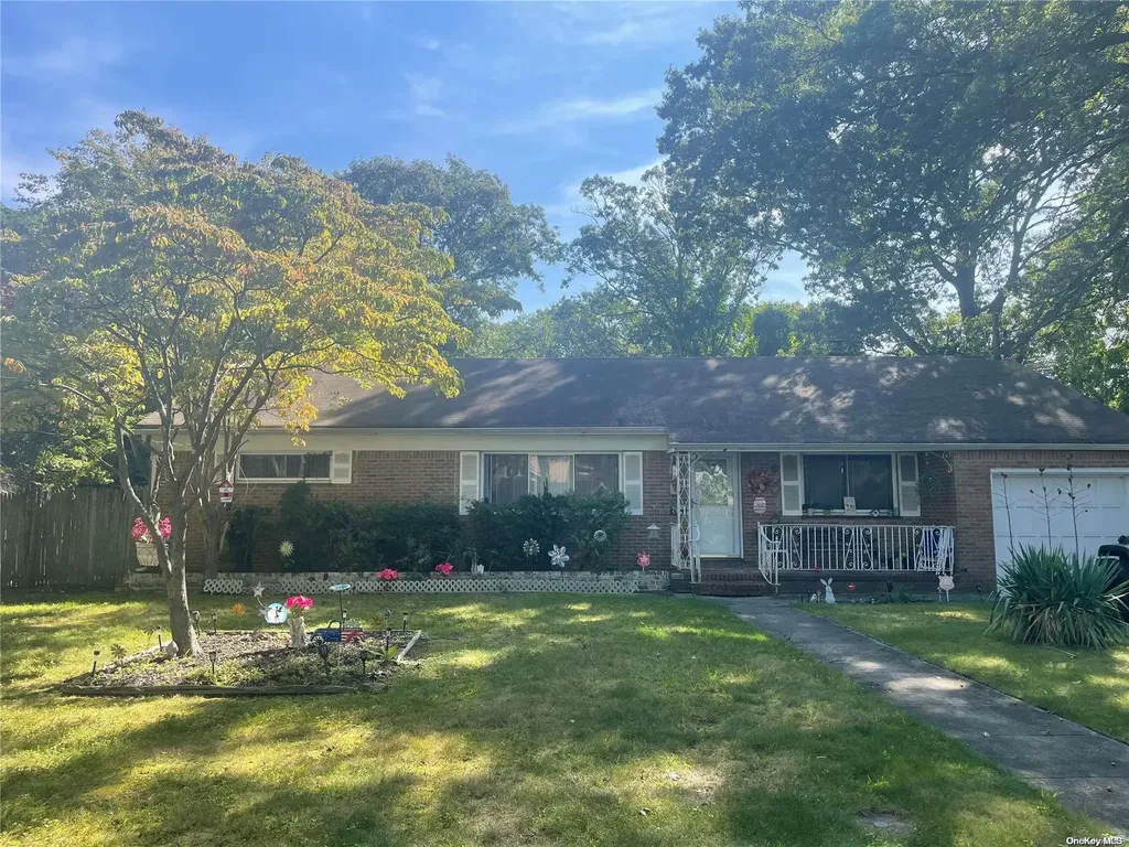 556 Kime Avenue West Islip NY 11795