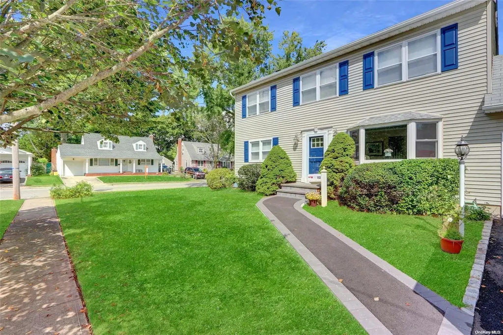 112 Devonshire Drive East Norwich NY 11732