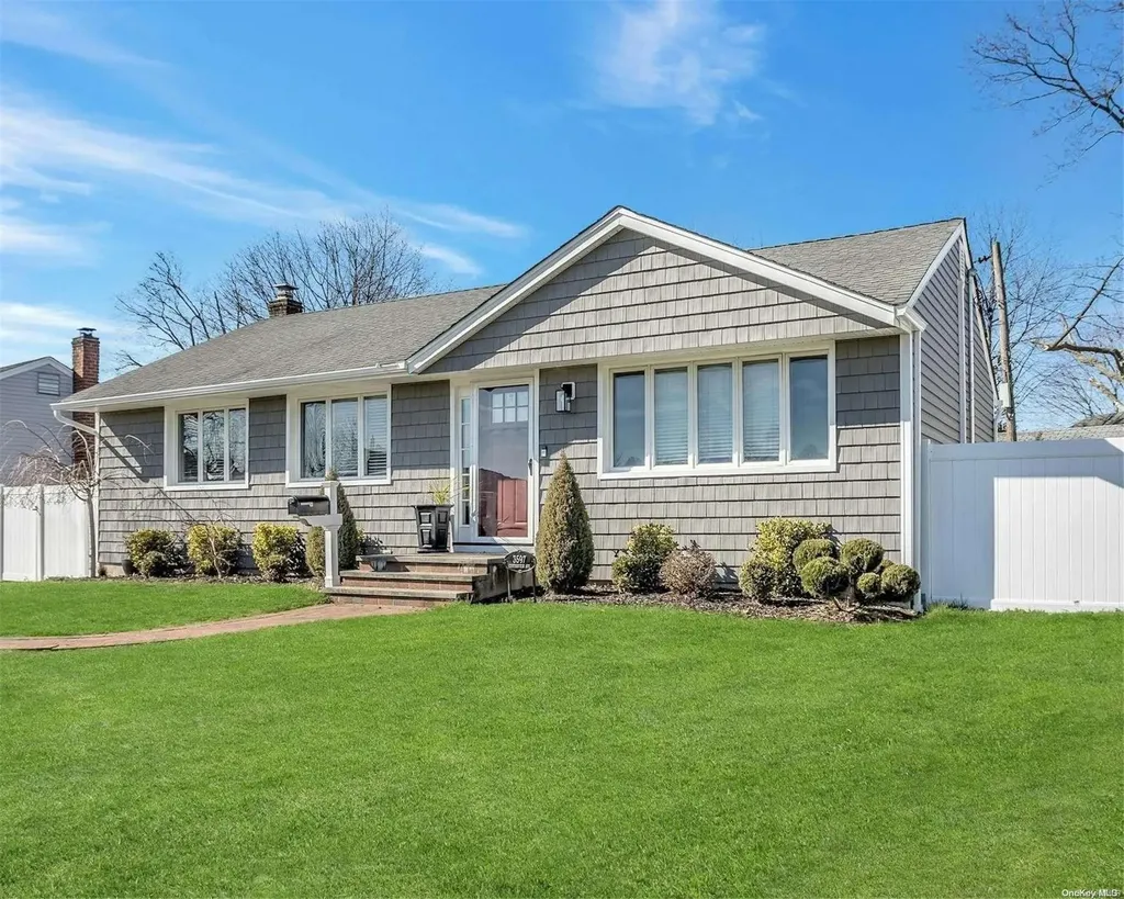 3597 Centerview Avenue Wantagh NY 11793