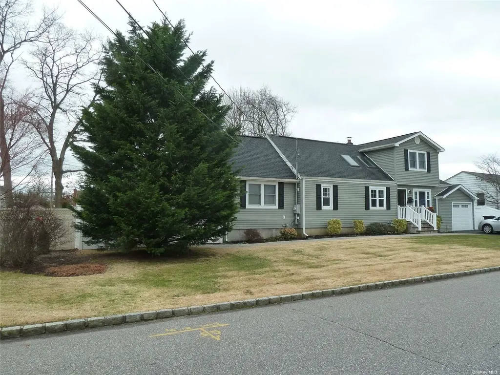 326 Aster Road West Islip NY 11795