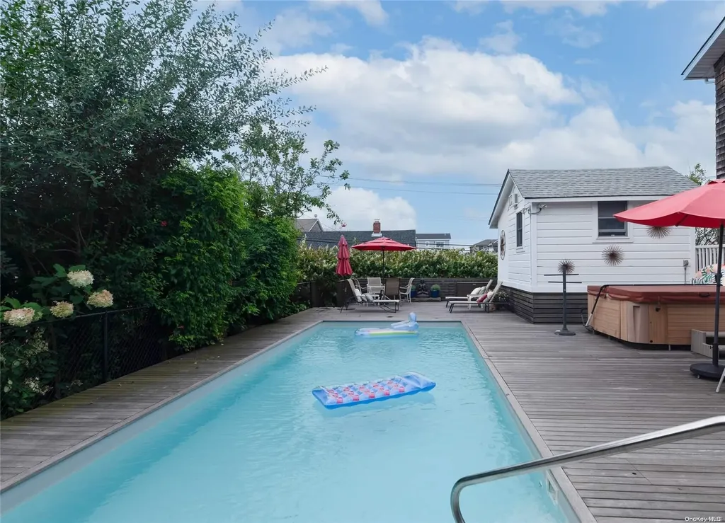 653 Ocean Breeze Ocean Beach NY 11770