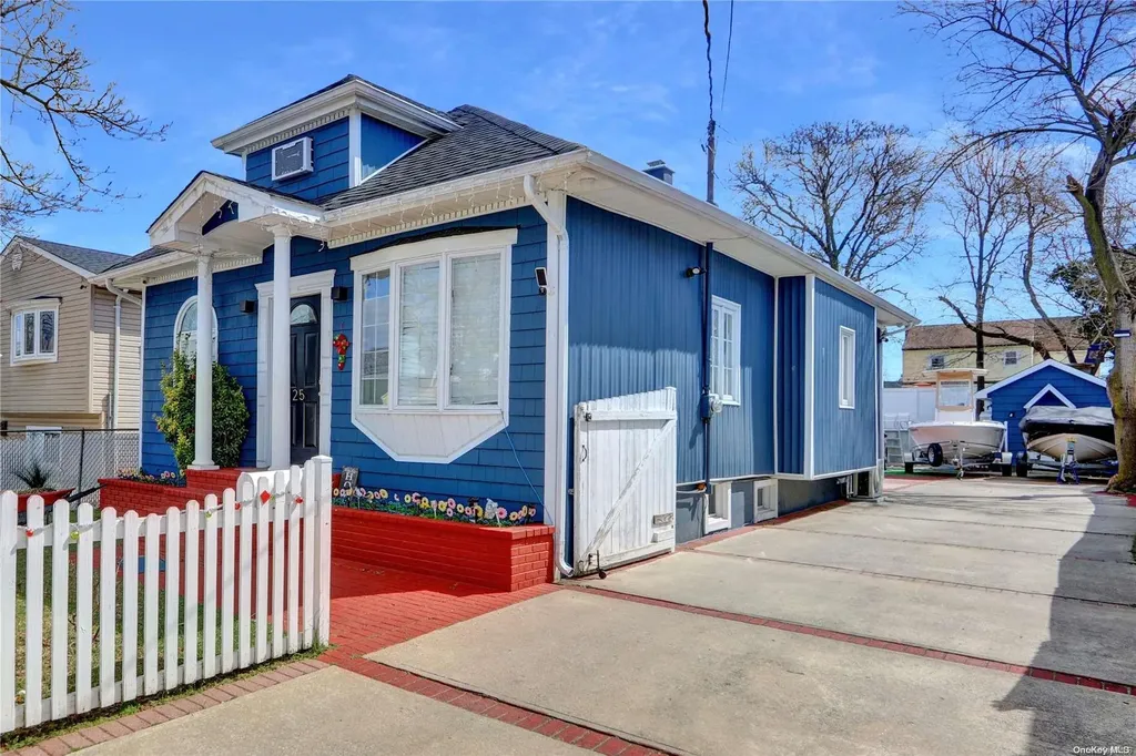 25 Independence Avenue Freeport NY 11520