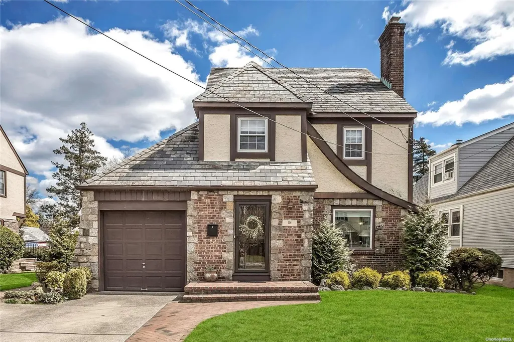 116 Stuart Street Lynbrook NY 11563