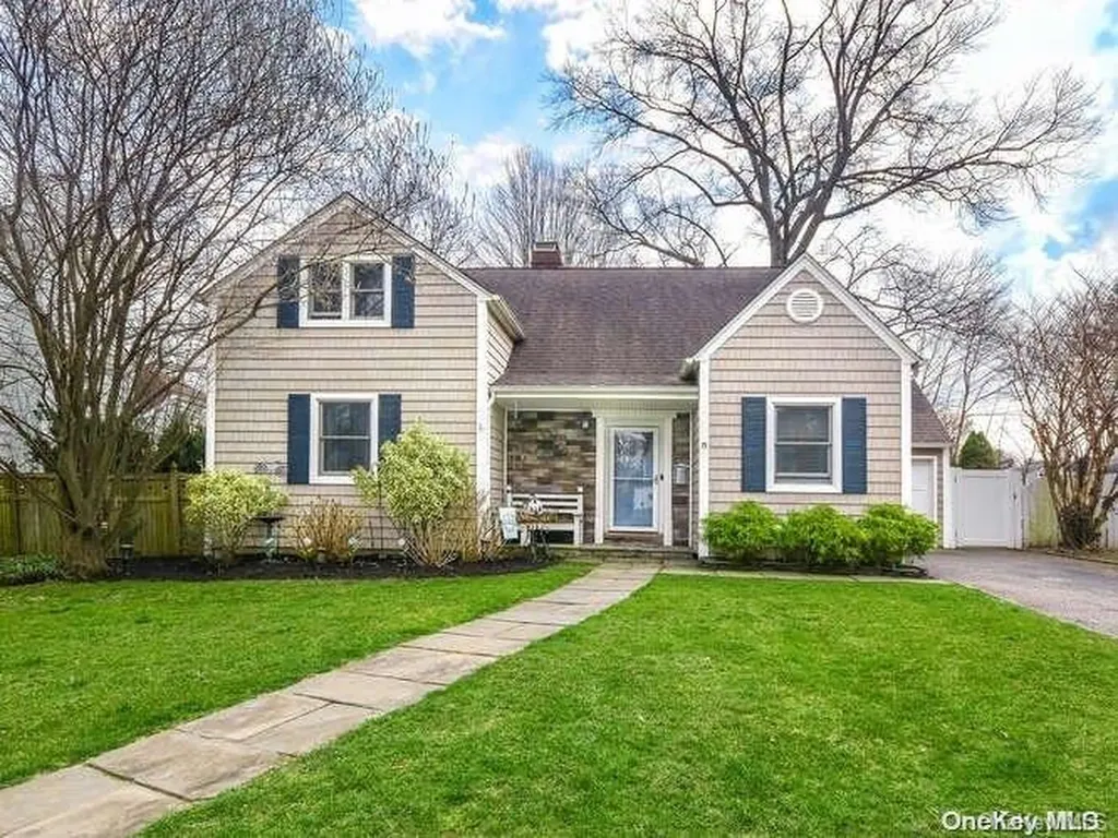 15 Polly Lane Glen Head NY 11545