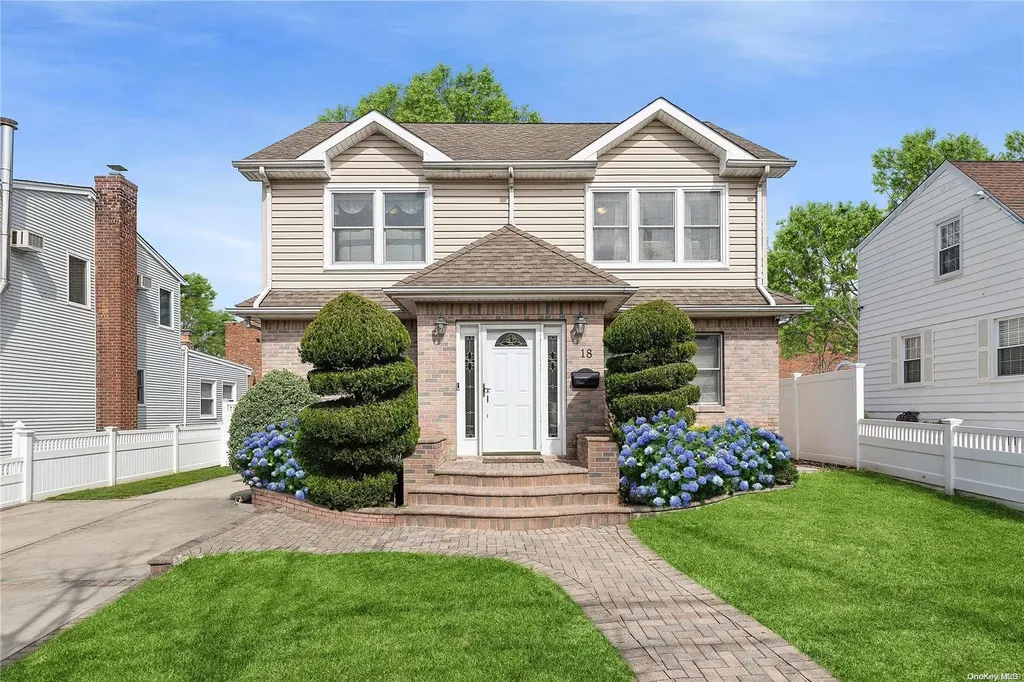 18 Avalon Road Hewlett NY 11557