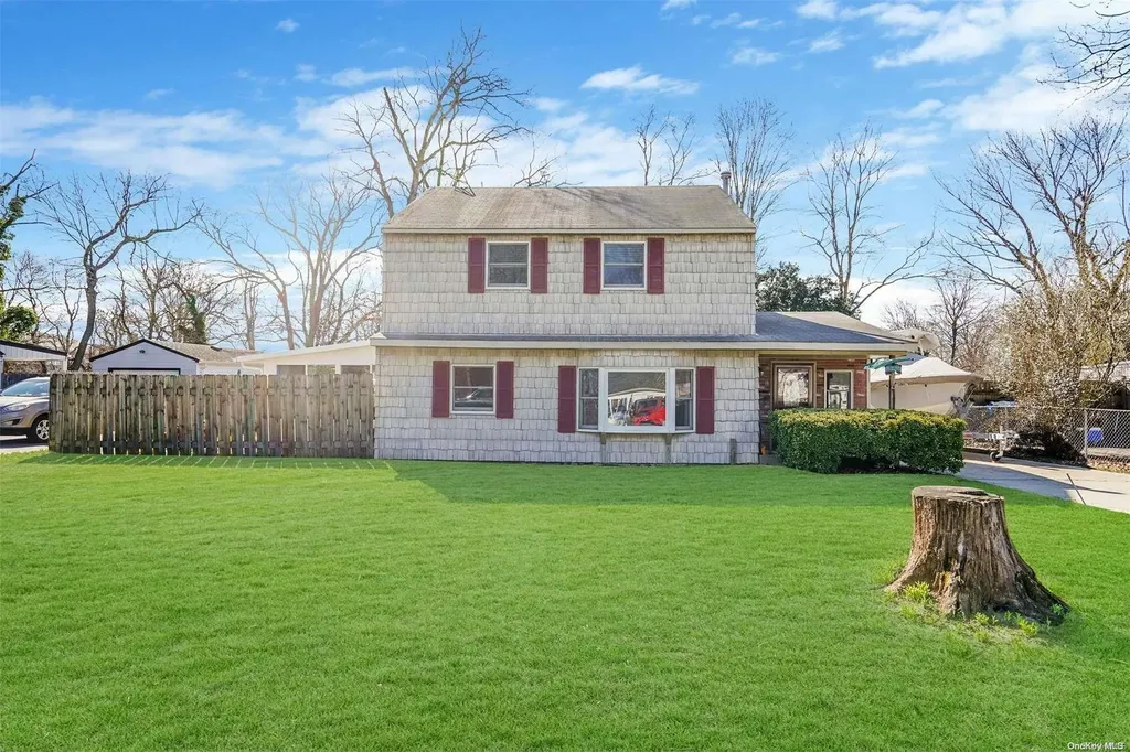 8 Linda Lane Central Islip NY 11722