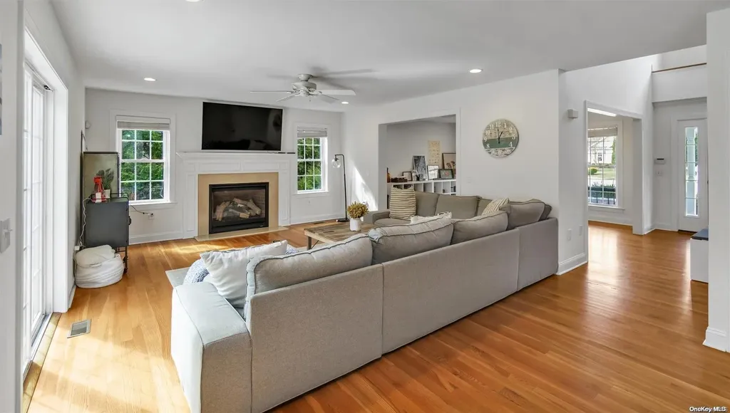 22 Fortune Cookie Lane Hampton Bays NY 11946