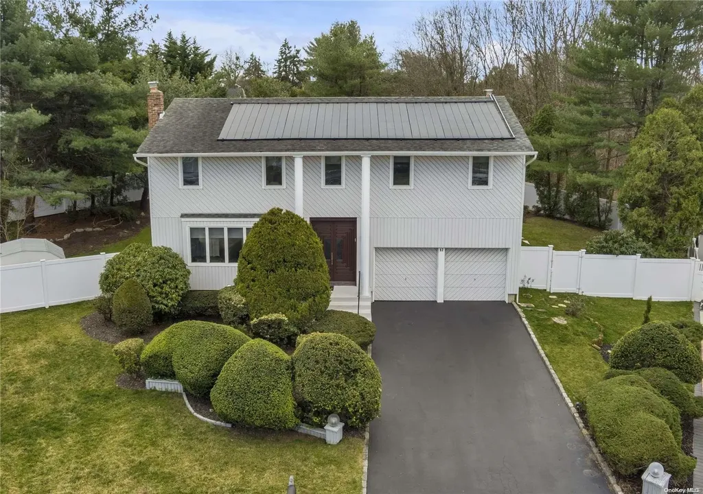 17 Maxwell Court Plainview NY 11803