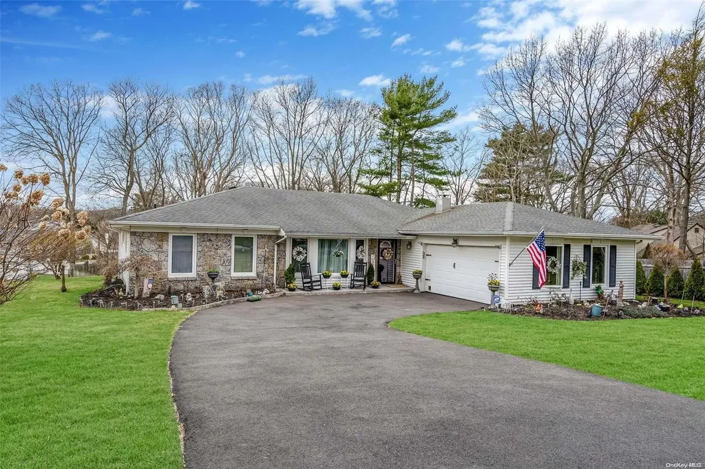 14 Devon Avenue Farmingville NY 11738