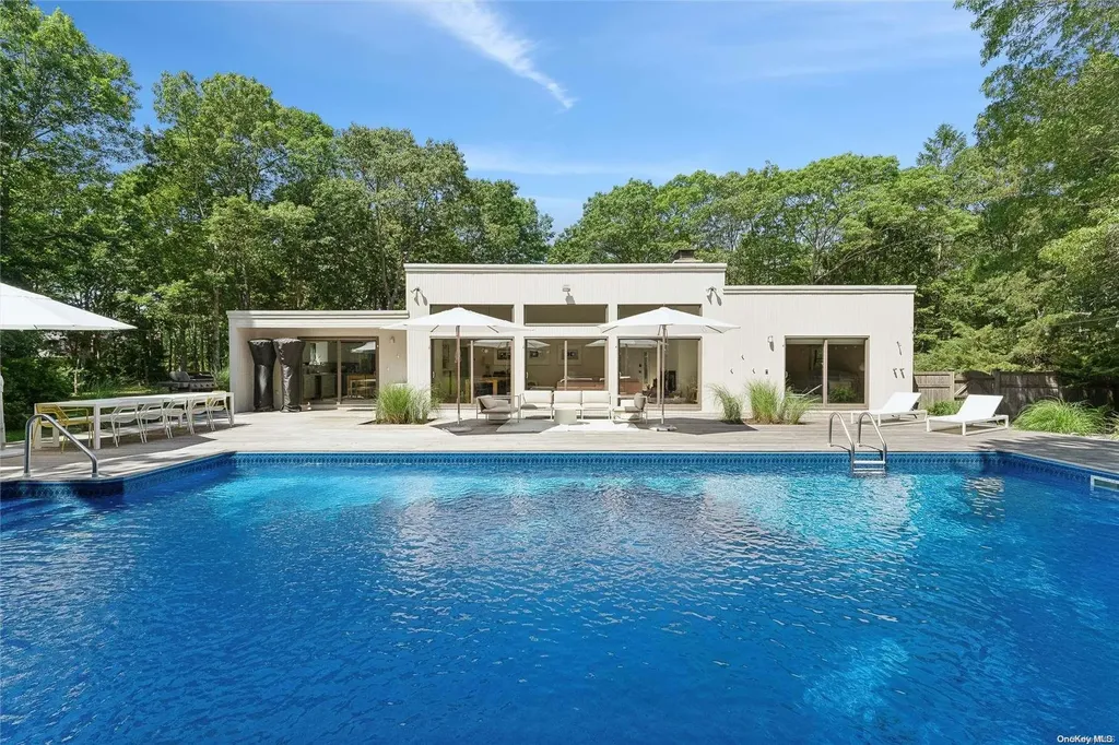 8 Deer Path Quogue NY 11959