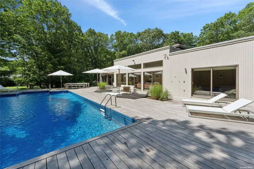 8 Deer Path Quogue NY 11959