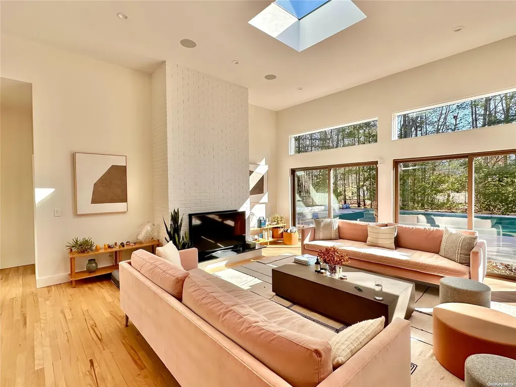 8 Deer Path Quogue NY 11959