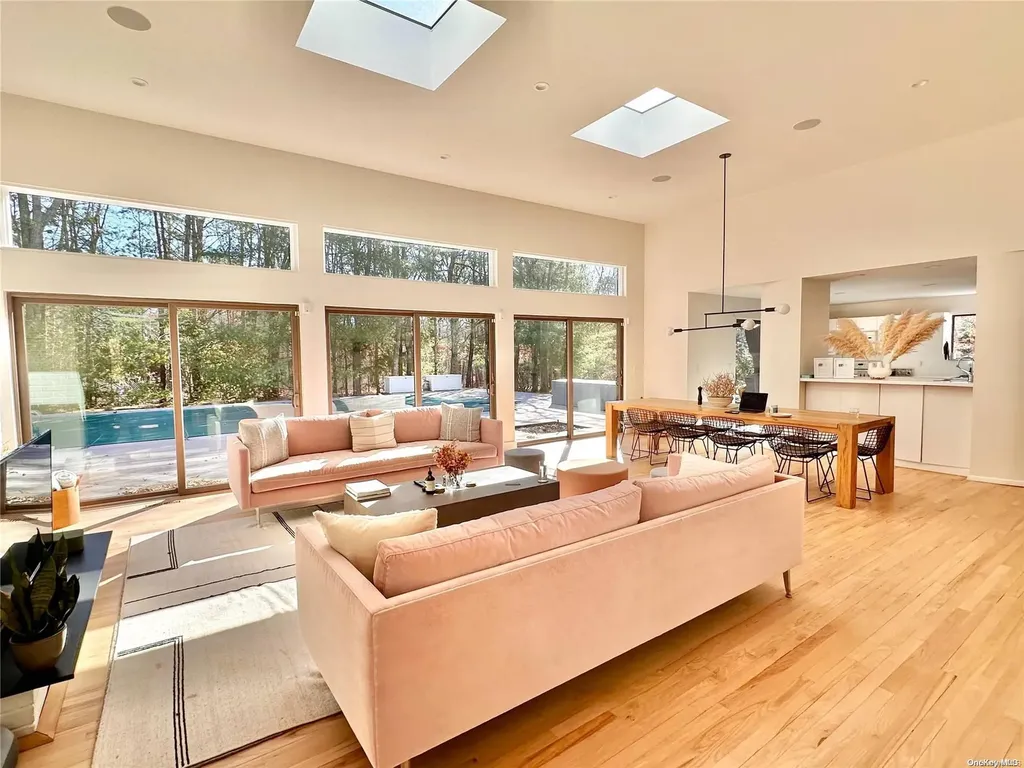 8 Deer Path Quogue NY 11959
