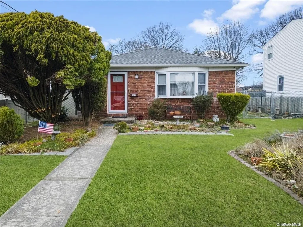91 Spruce Avenue Bethpage NY 11714