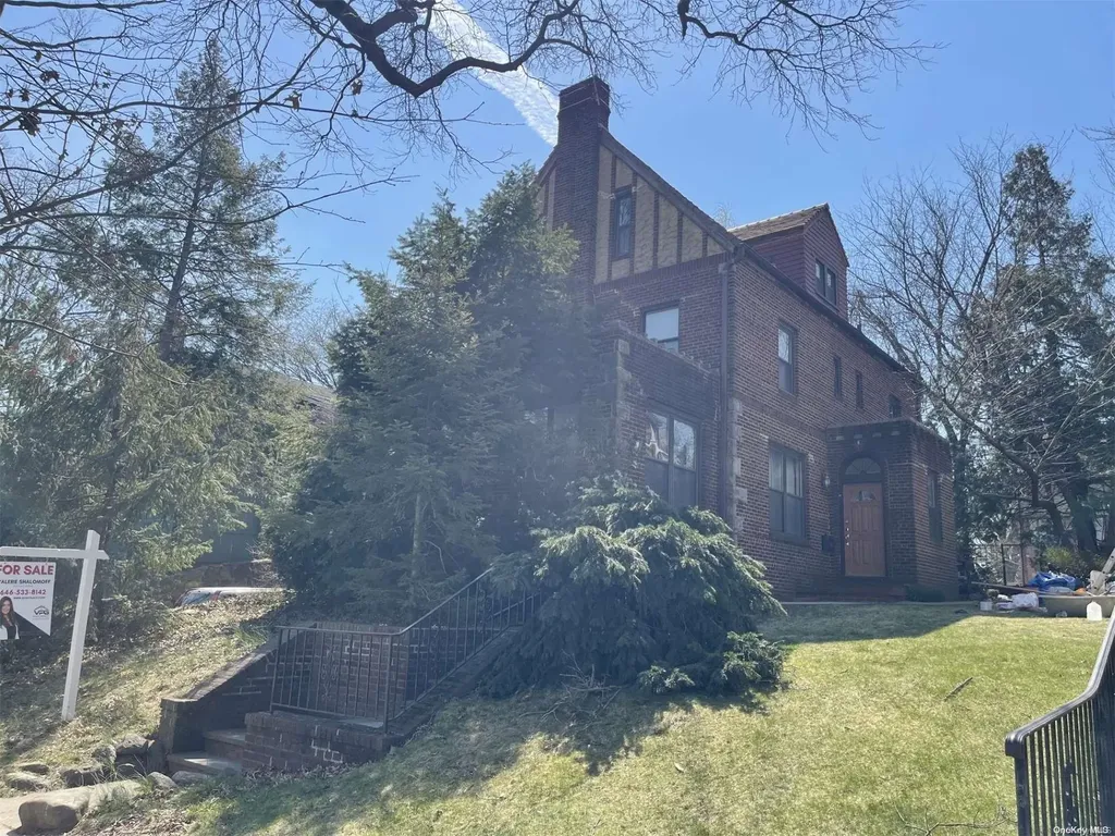 80-60 Grenfell Street Kew Gardens NY 11415
