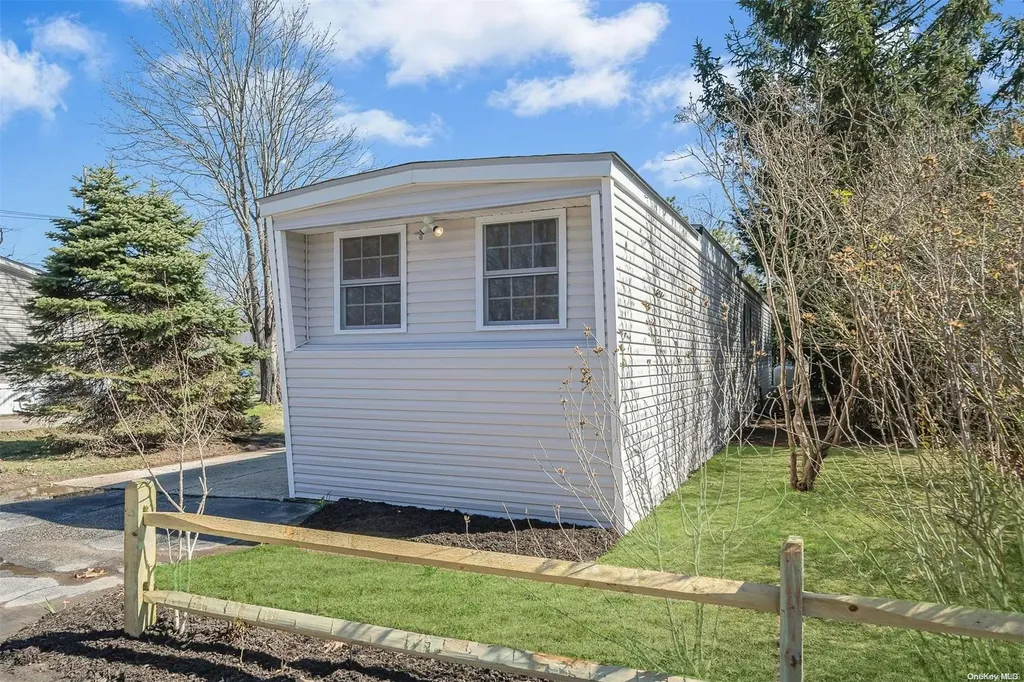 7 Valley Forge Drive Bohemia NY 11716