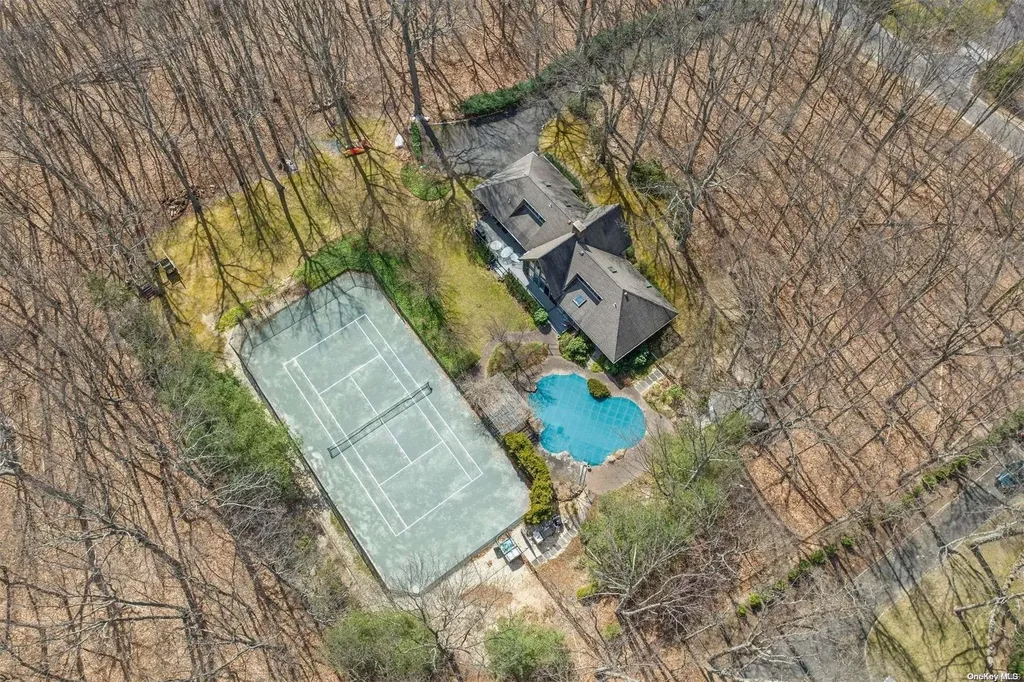20 Forrest Drive Lloyd Harbor NY 11743