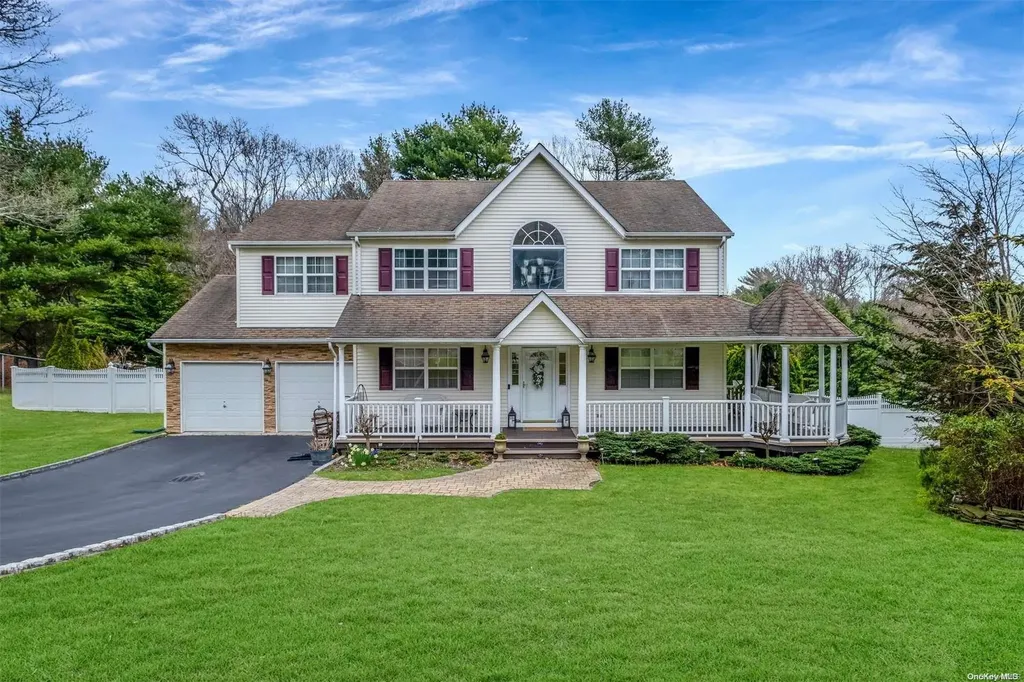 7 Greentree Drive Medford NY 11763