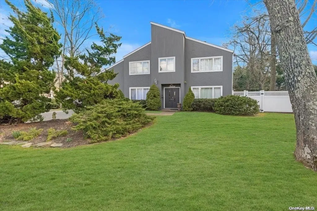 16 Middle Road Blue Point NY 11715
