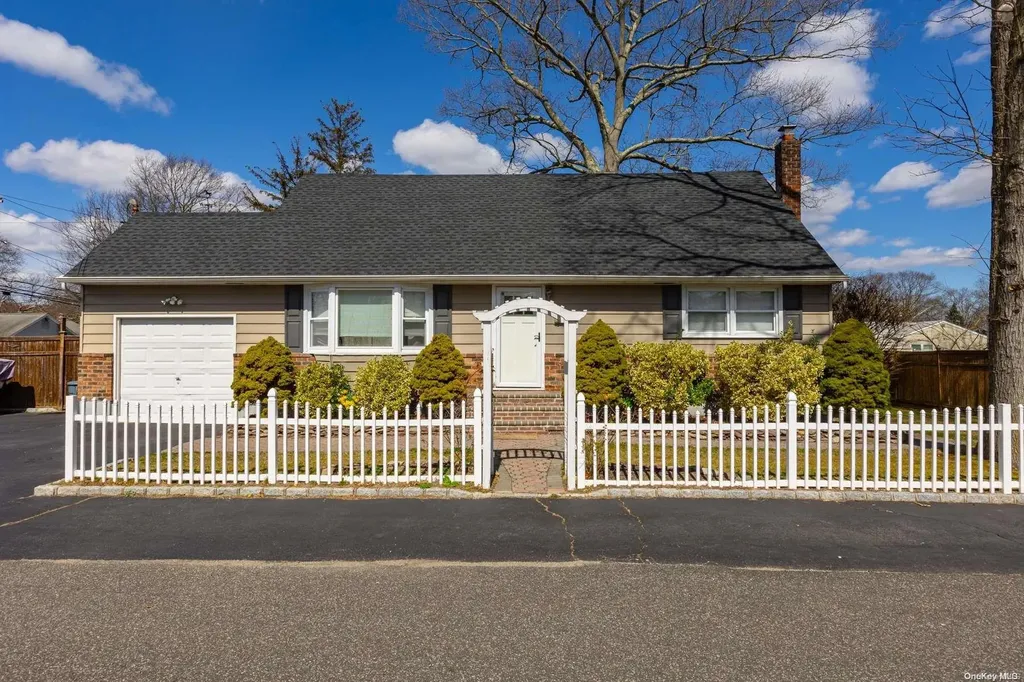 19 Yale Street Islip NY 11751
