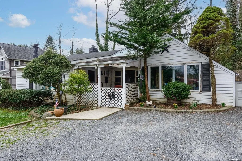 206 Southdown Road Huntington NY 11743