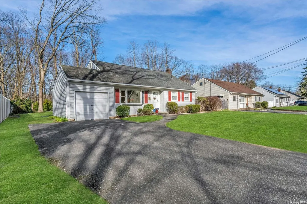 20 9th Avenue Kings Park NY 11754