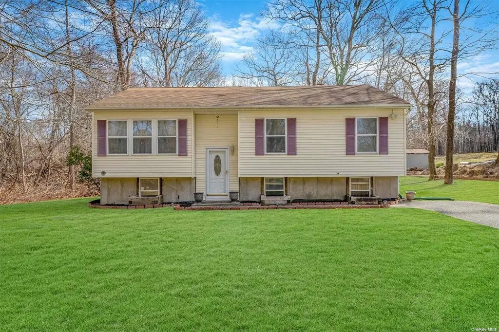 23 W Yaphank Road Medford NY 11763