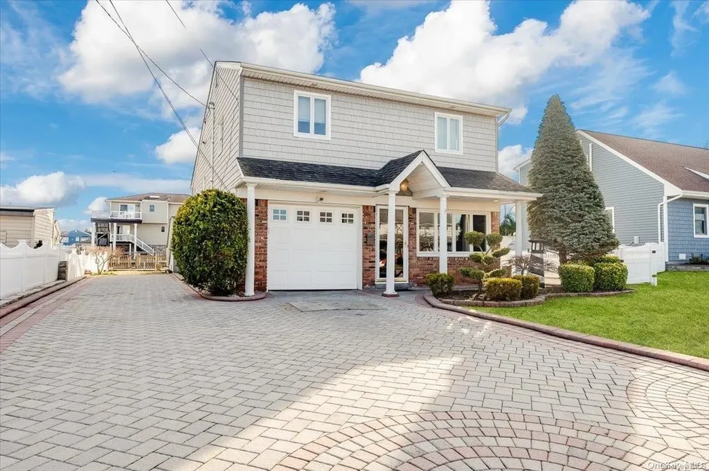 10 Jetmore Place Massapequa NY 11758