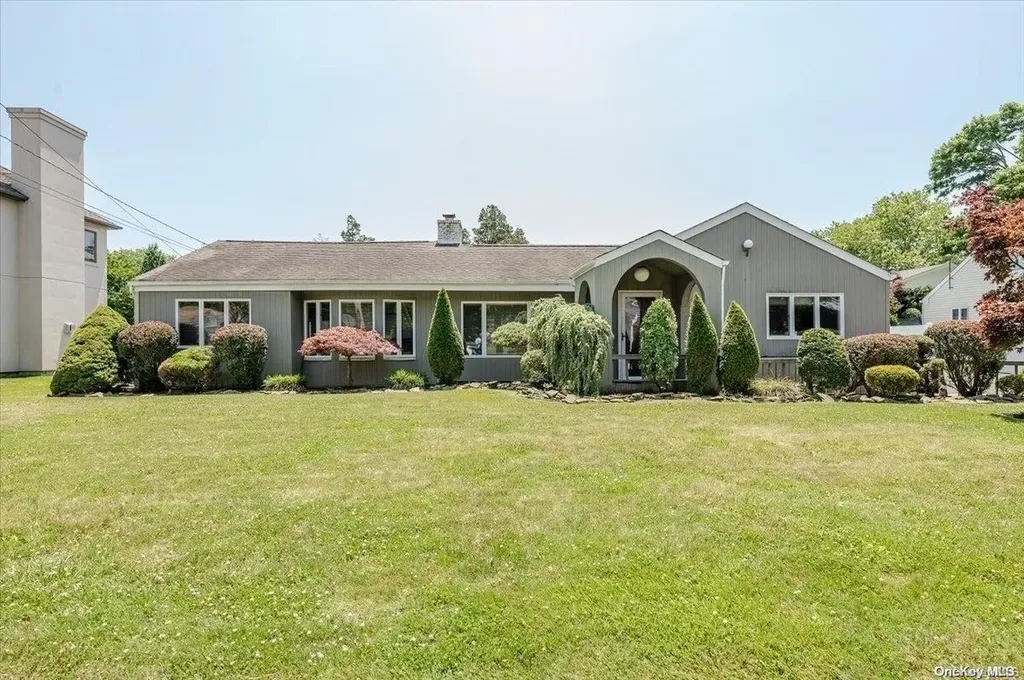 50 Lagoon Boulevard Massapequa NY 11758