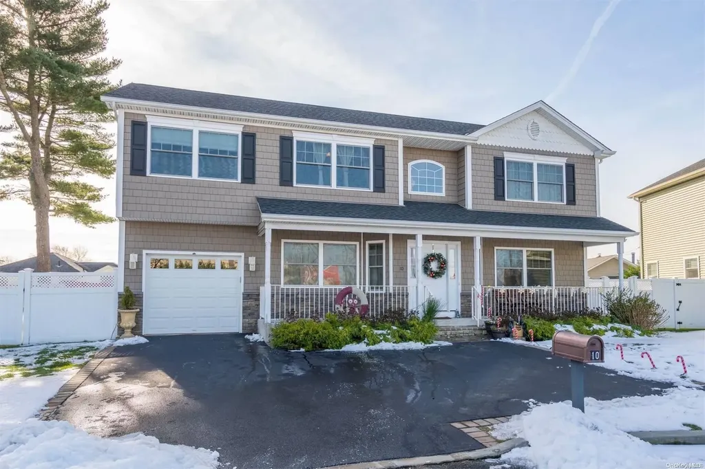 10 Heroes Court Bethpage NY 11714