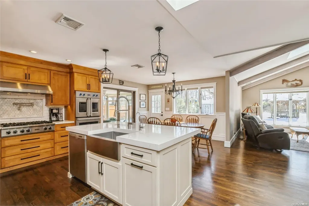 19 Loft Road Smithtown NY 11787