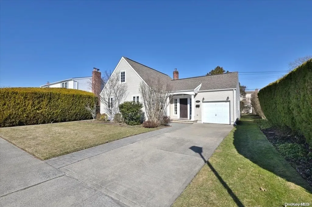 110 Rose Lane New Hyde Park NY 11040