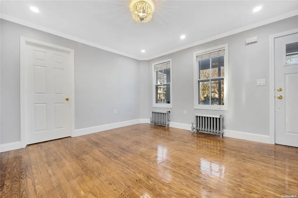 160 Rocklyn Avenue Lynbrook NY 11563