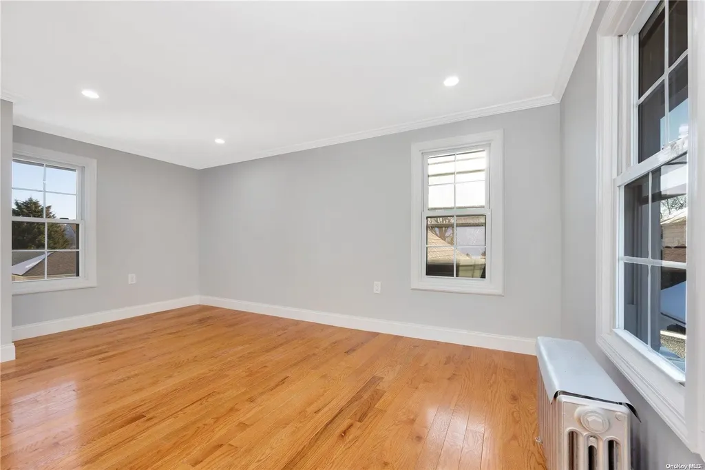 160 Rocklyn Avenue Lynbrook NY 11563