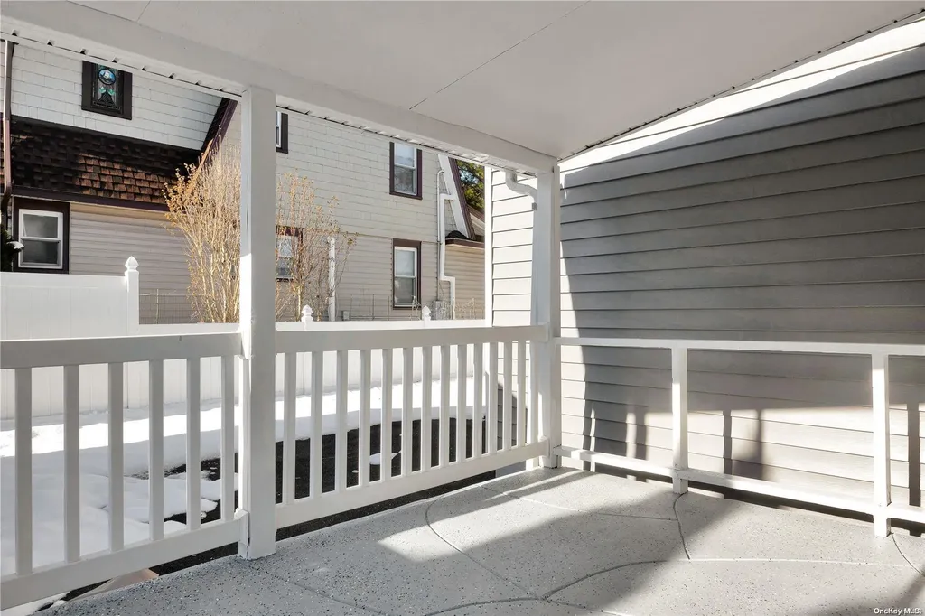 160 Rocklyn Avenue Lynbrook NY 11563