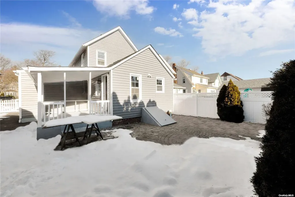 160 Rocklyn Avenue Lynbrook NY 11563