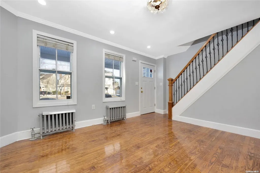 160 Rocklyn Avenue Lynbrook NY 11563